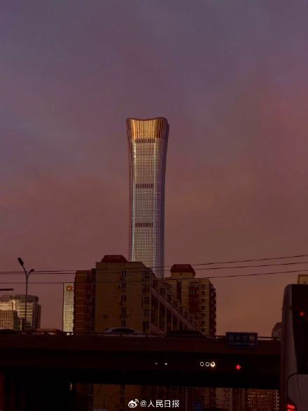 惊艳！北京清晨现橘粉色朝霞