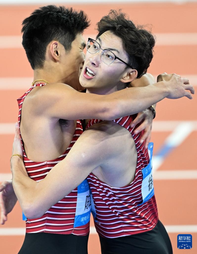 十五运会田径——男子110米栏决赛：徐卓一夺冠