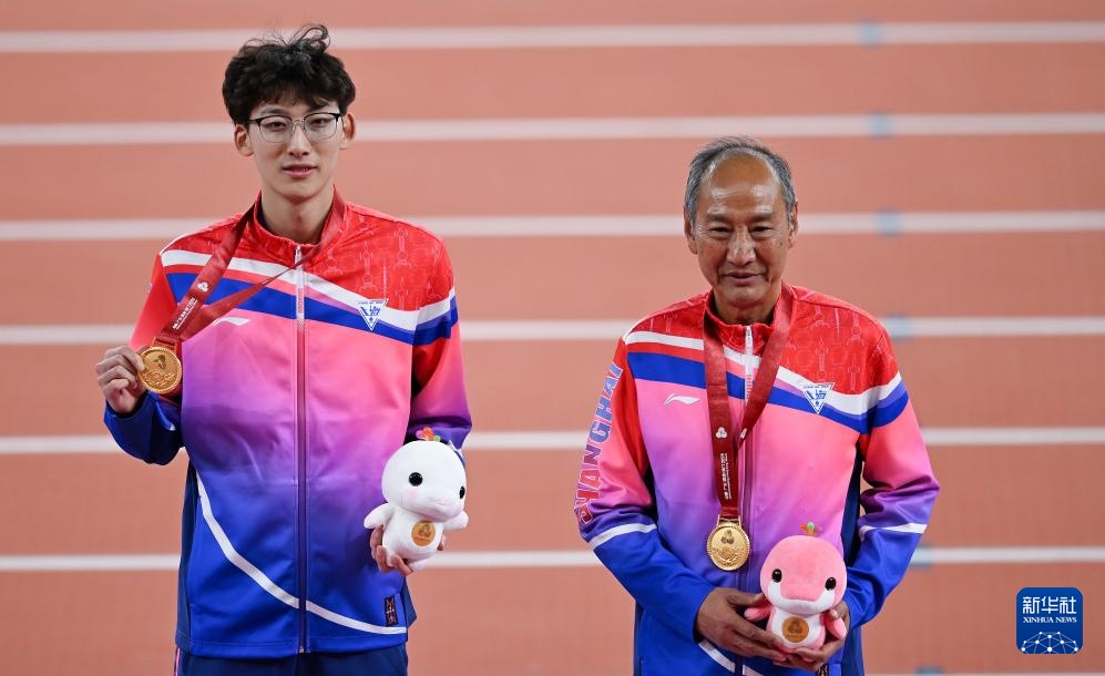 十五运会田径——男子110米栏决赛：徐卓一夺冠