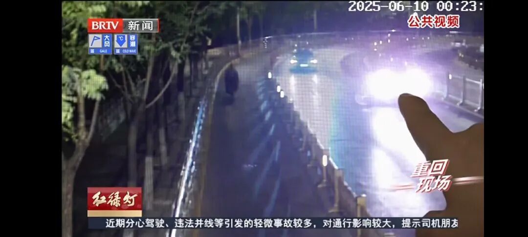 北京街头,嚣张SUV连撞两车后逃逸!肇事司机躺在小区健身器械区呼呼大睡…… 北京街头,嚣张SUV连撞两车后逃逸!肇事司机躺在小区健身器械区呼呼大睡……