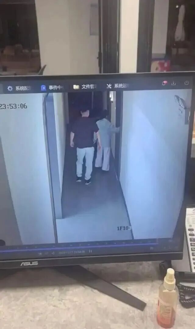婴儿独自在酒店房间熟睡，遭“人贩子”闯入？当地通报→