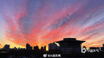 惊艳！北京清晨现橘粉色朝霞