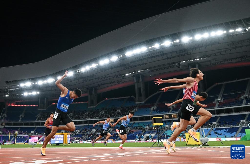 十五运会田径——男子110米栏决赛：徐卓一夺冠