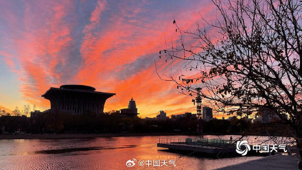 惊艳朝霞上线！北京清晨橘粉霞光治愈上班路