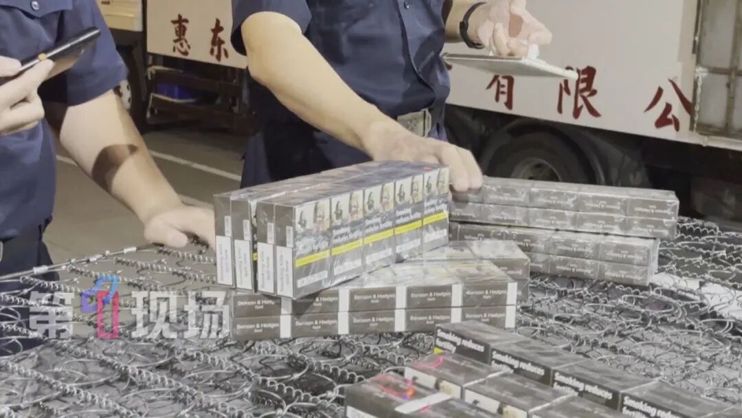 床垫“肚里”有蹊跷？海关揭秘！