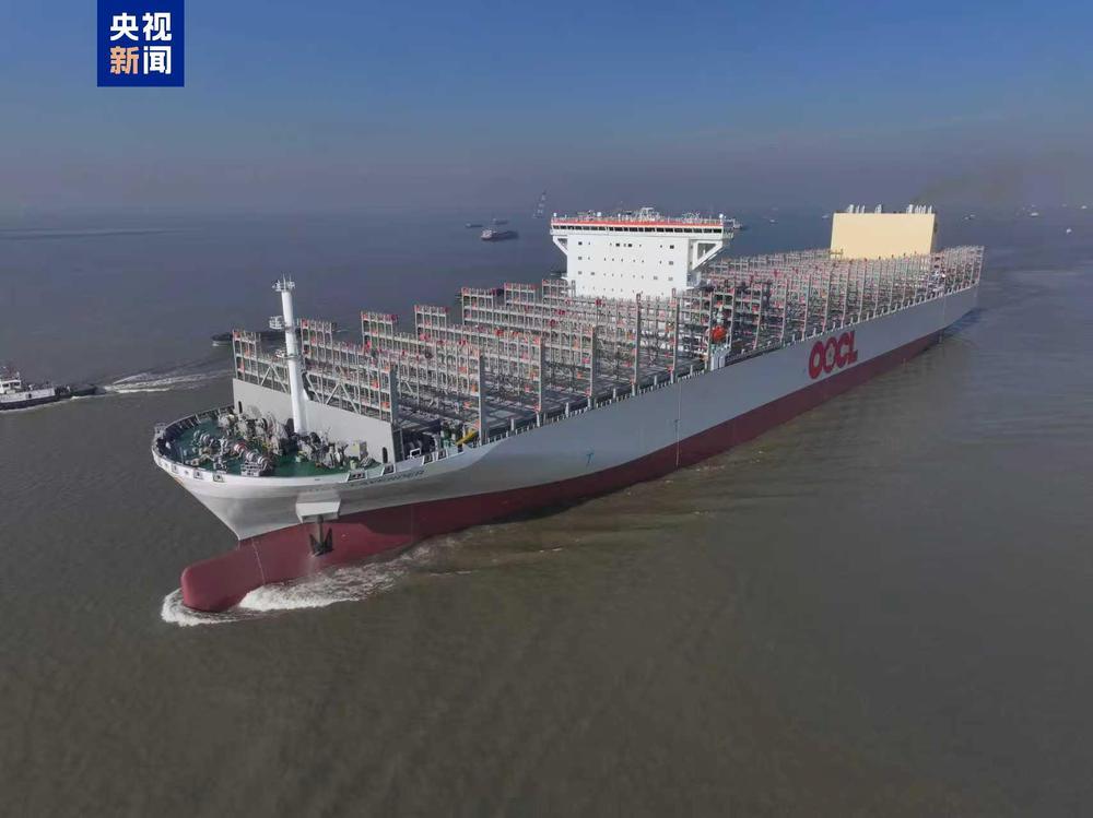 “巨无霸”出江!超大型集装箱船在江苏南通试航 “巨无霸”出江!超大型集装箱船在江苏南通试航