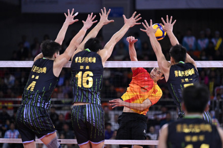 山东队首夺男排成年组冠军 山东队首夺男排成年组冠军