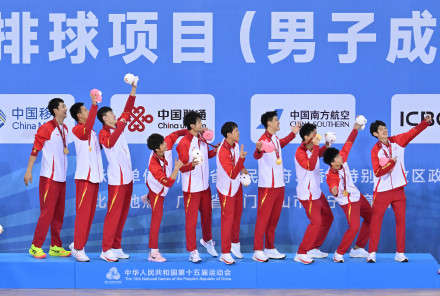 山东队首夺男排成年组冠军 山东队首夺男排成年组冠军