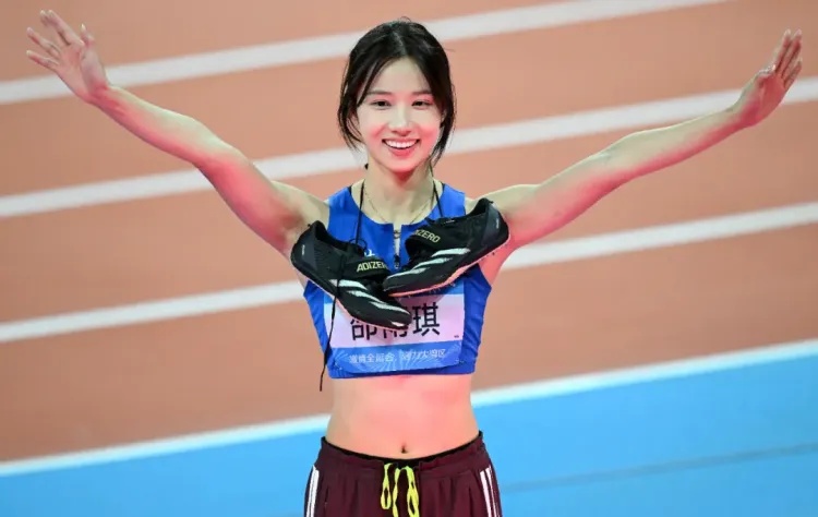 又美又飒！邵雨琪夺冠！她还是清华研究生