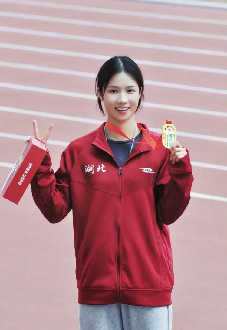 又美又飒！邵雨琪夺冠！她还是清华研究生