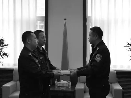 生日刚过16天,他就倒在岗位上,笔记还没写完…… 生日刚过16天,他就倒在岗位上,笔记还没写完……