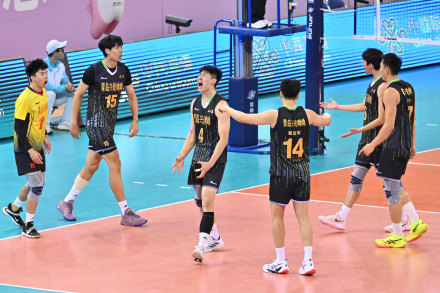 山东队首夺男排成年组冠军 山东队首夺男排成年组冠军