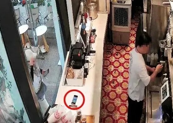 沪一员工裤兜"顺"走钢笔，2个月竟偷了30万！网友：啥钢笔这么贵？