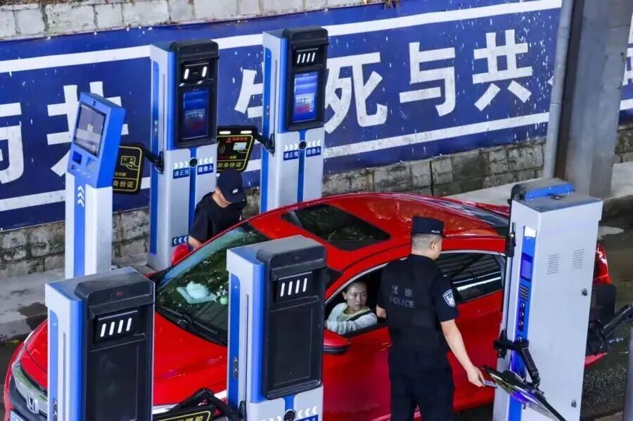 1个边境检查站，9名一等功臣！