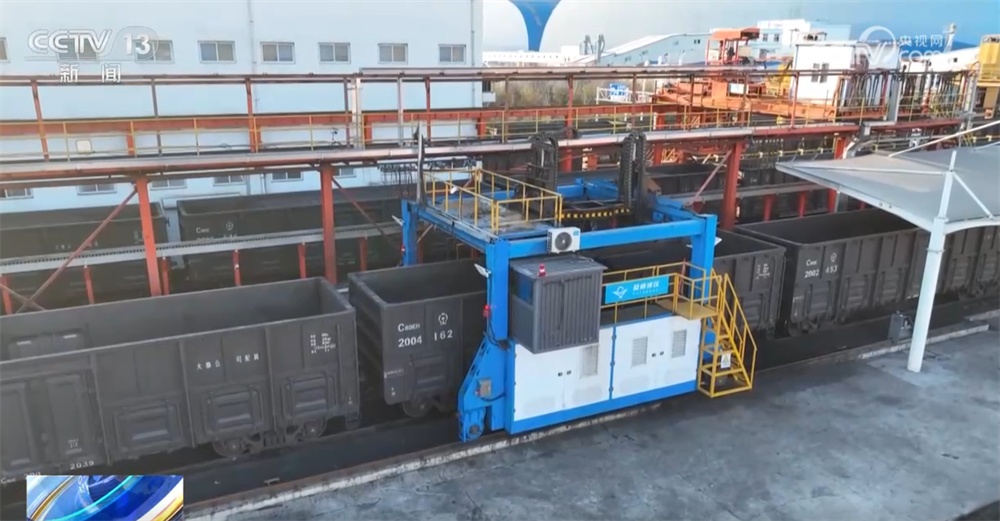 智慧港口、光伏板、清洁能源……温暖过冬向“智”向“绿”向“新”行