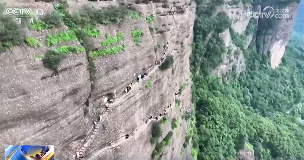 以红叶为“媒”、“跟着课本去旅行”成亮点 场景上新增加文旅消费新体验 以红叶为“媒”、“跟着课本去旅行”成亮点 场景上新增加文旅消费新体验