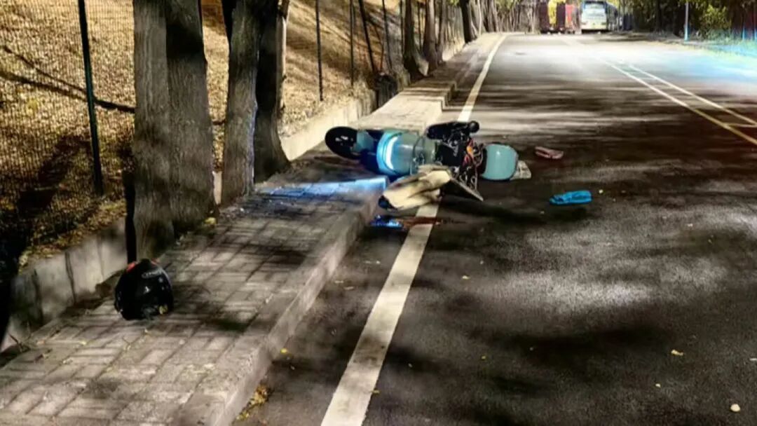 北京一男子酒后骑行身亡，现场画面曝光：死前曾摔倒6次