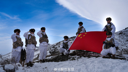 致敬坚守！边防战士踏雪巡边关