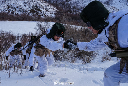 致敬坚守！边防战士踏雪巡边关