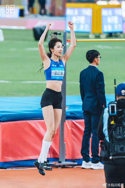 清华跳高女神邵雨琪回应夺冠 清华跳高女神邵雨琪回应夺冠