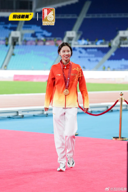 清华跳高女神邵雨琪回应夺冠 清华跳高女神邵雨琪回应夺冠