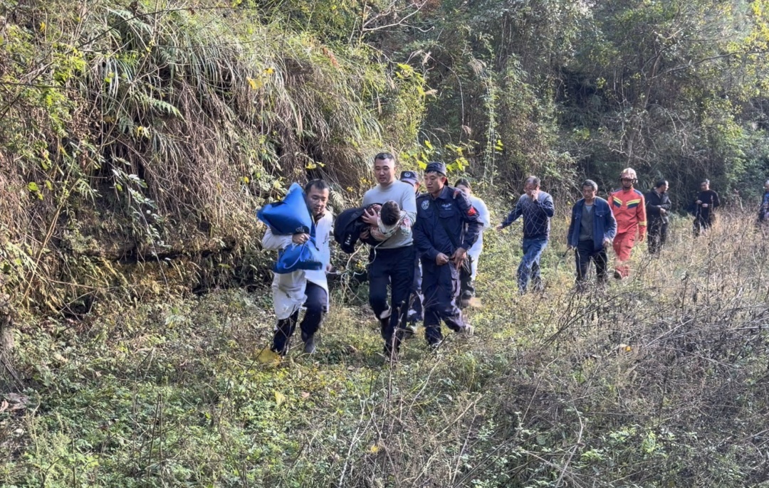 持续51小时的生命营救 重庆黔江2岁走失女童找到了 持续51小时的生命营救 重庆黔江2岁走失女童找到了