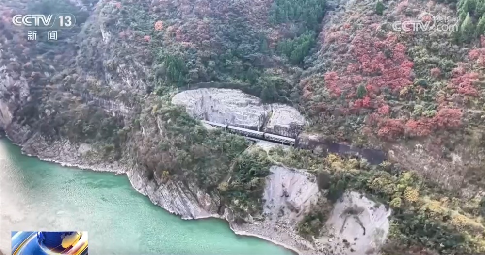 以红叶为“媒”、“跟着课本去旅行”成亮点 场景上新增加文旅消费新体验 以红叶为“媒”、“跟着课本去旅行”成亮点 场景上新增加文旅消费新体验