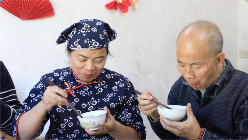 江西大余：客家酒香漫“小雪” 一坛冬酿暖岁月