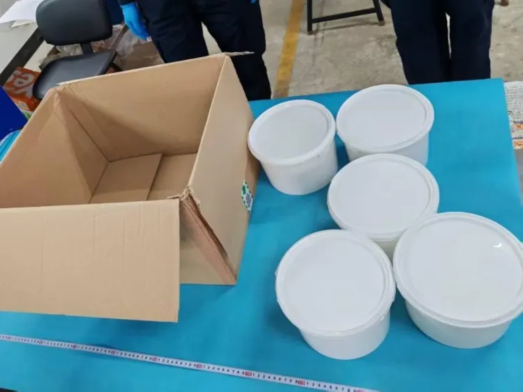 广州海关在广州白云机场口岸查获毒品氯胺酮（K粉）一批，重10千克