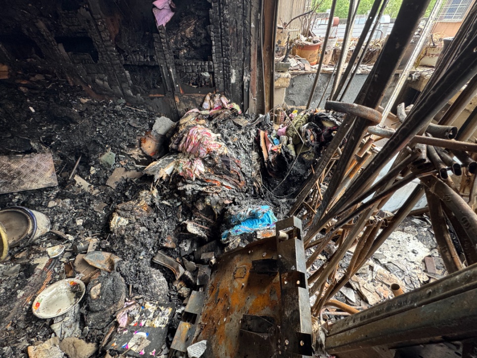 仅4分钟！8岁男孩的“无心之举”，烧毁楼下邻居家.....