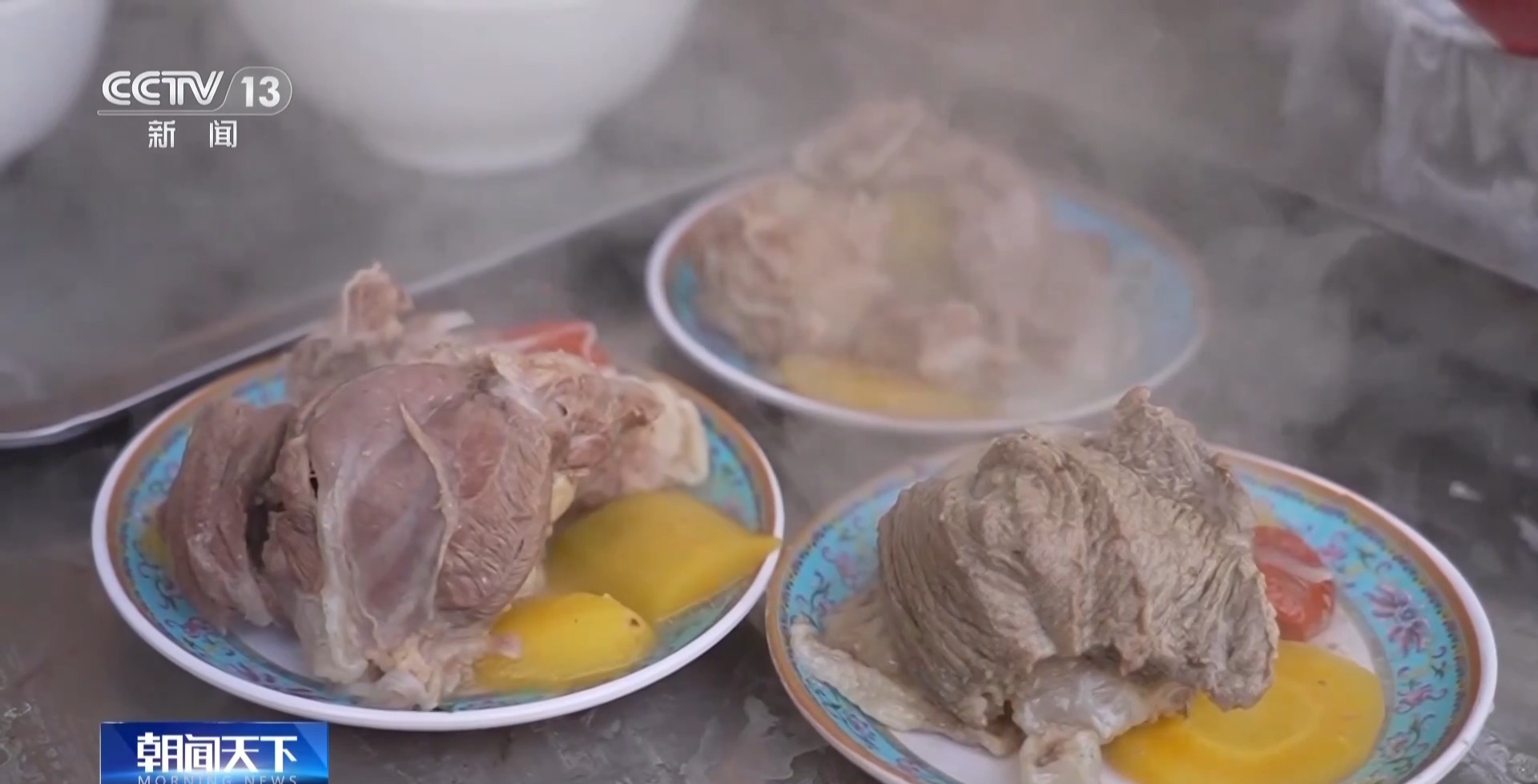 奶茶配馕 传统美食有了新吃法 快来尝一尝