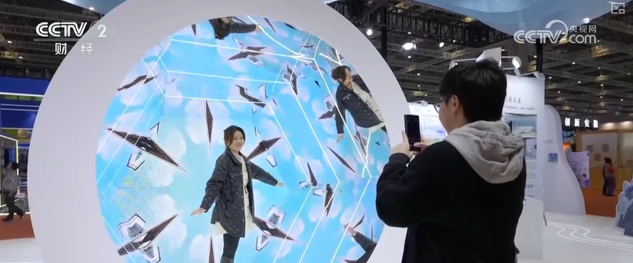 科技赋能传统 “文化+”活态传承“潮”出消费新活力