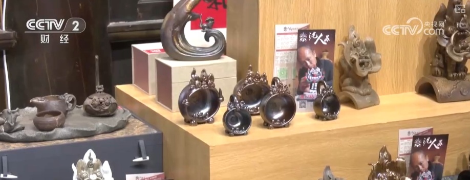 “品牌赋能+跨界融合”拓宽非遗消费新市场 年轻化创意让青年群体“心向往之”