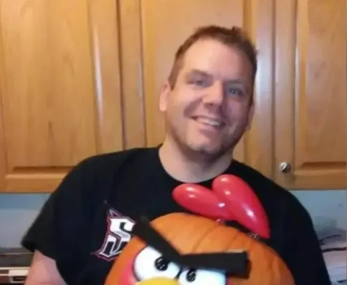 9公斤大便完全阻塞大肠，美国一男子在照护中心内便秘身亡