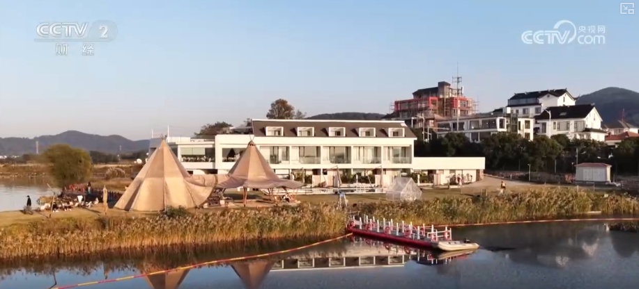 “观鸟+”尽显“年轻”姿态 “生态美”催热冬日文旅消费 “观鸟+”尽显“年轻”姿态 “生态美”催热冬日文旅消费