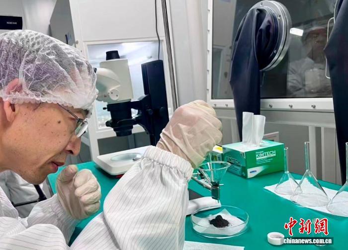 嫦娥六号月壤为何有些黏?中国科学家最新研究揭晓答案 嫦娥六号月壤为何有些黏?中国科学家最新研究揭晓答案