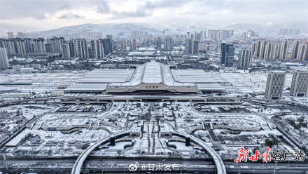 甘肃遭遇强冷空气影响 44个县区出现降雪 甘肃遭遇强冷空气影响 44个县区出现降雪