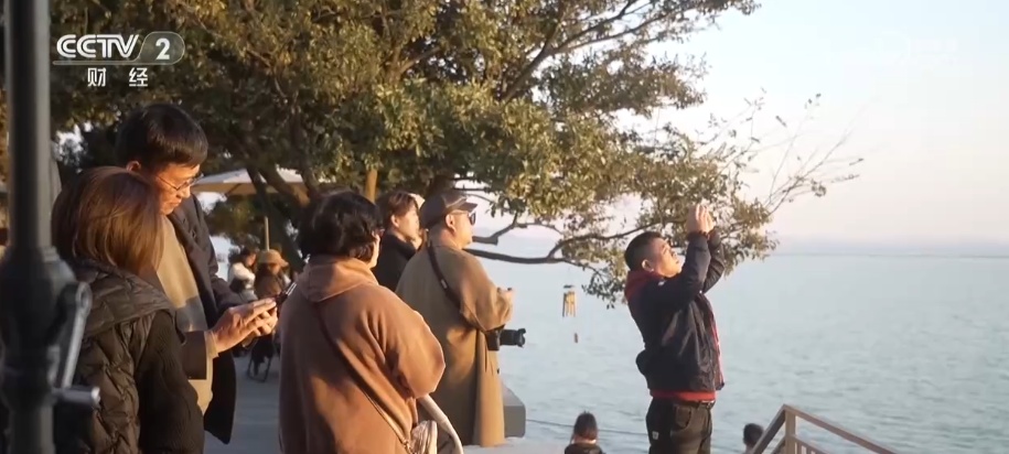 “观鸟+”尽显“年轻”姿态 “生态美”催热冬日文旅消费 “观鸟+”尽显“年轻”姿态 “生态美”催热冬日文旅消费