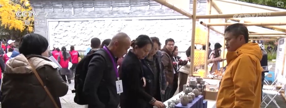 “品牌赋能+跨界融合”拓宽非遗消费新市场 年轻化创意让青年群体“心向往之”