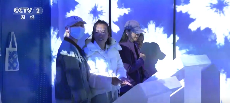 “品牌赋能+跨界融合”拓宽非遗消费新市场 年轻化创意让青年群体“心向往之”