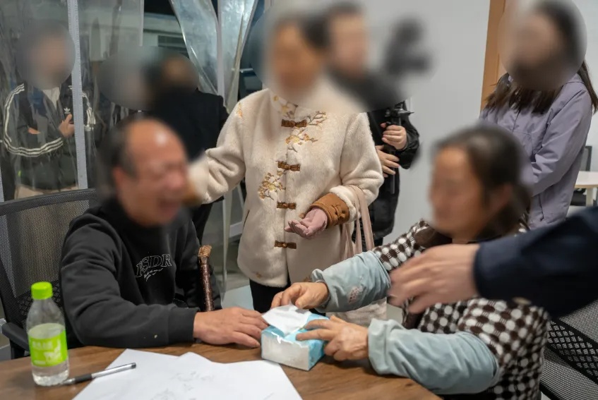 DNA确认!他跪地痛哭… DNA确认!他跪地痛哭…