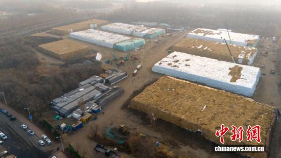 “厚棉被”揭开，哈尔滨冰雪大世界20万立方米存冰启用