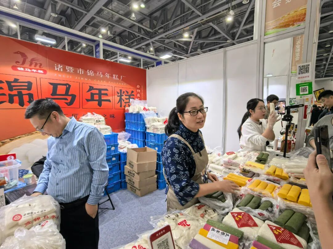 一过安检，杭州不少年轻人直接百米冲刺！这阵势把人看呆了