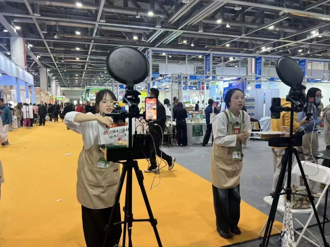 一过安检，杭州不少年轻人直接百米冲刺！这阵势把人看呆了