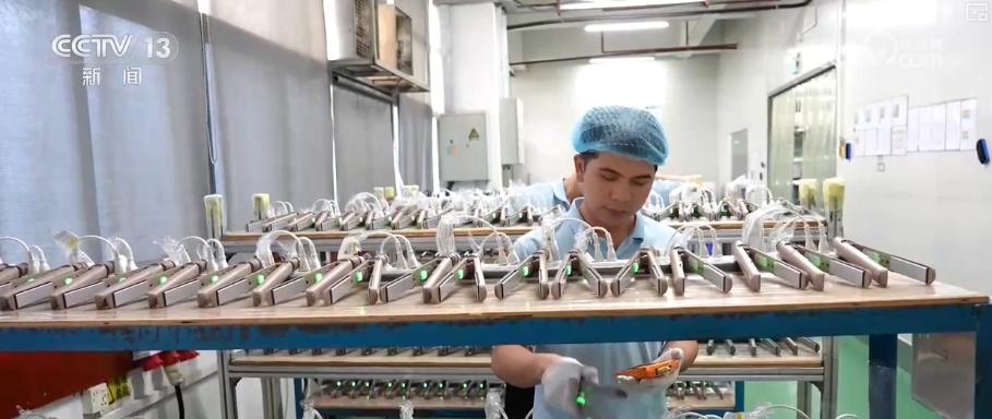 “爆款”“上头”!多维度观察 外贸凭借“硬核支撑”铺开全球贸易“网络” “爆款”“上头”!多维度观察 外贸凭借“硬核支撑”铺开全球贸易“网络”