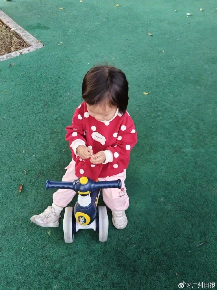 女儿被爸爸藏匿263天 妈妈起诉夺回 女儿被爸爸藏匿263天 妈妈起诉夺回