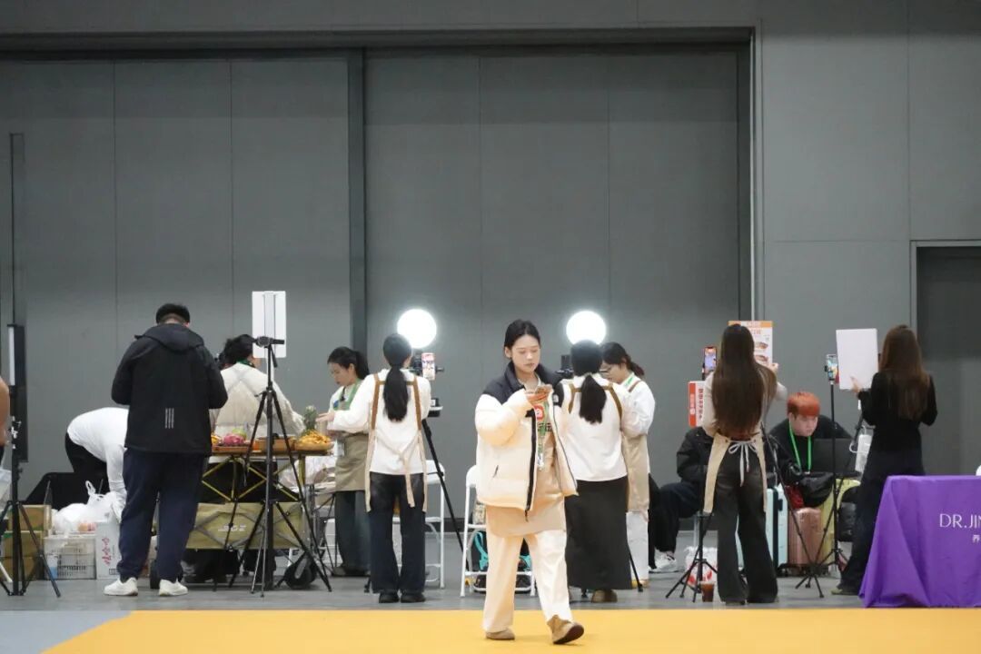 一过安检，杭州不少年轻人直接百米冲刺！这阵势把人看呆了