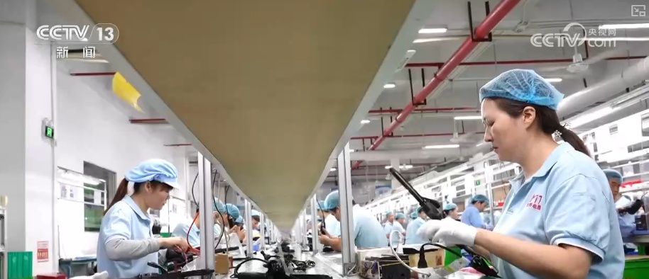 “爆款”“上头”!多维度观察 外贸凭借“硬核支撑”铺开全球贸易“网络” “爆款”“上头”!多维度观察 外贸凭借“硬核支撑”铺开全球贸易“网络”