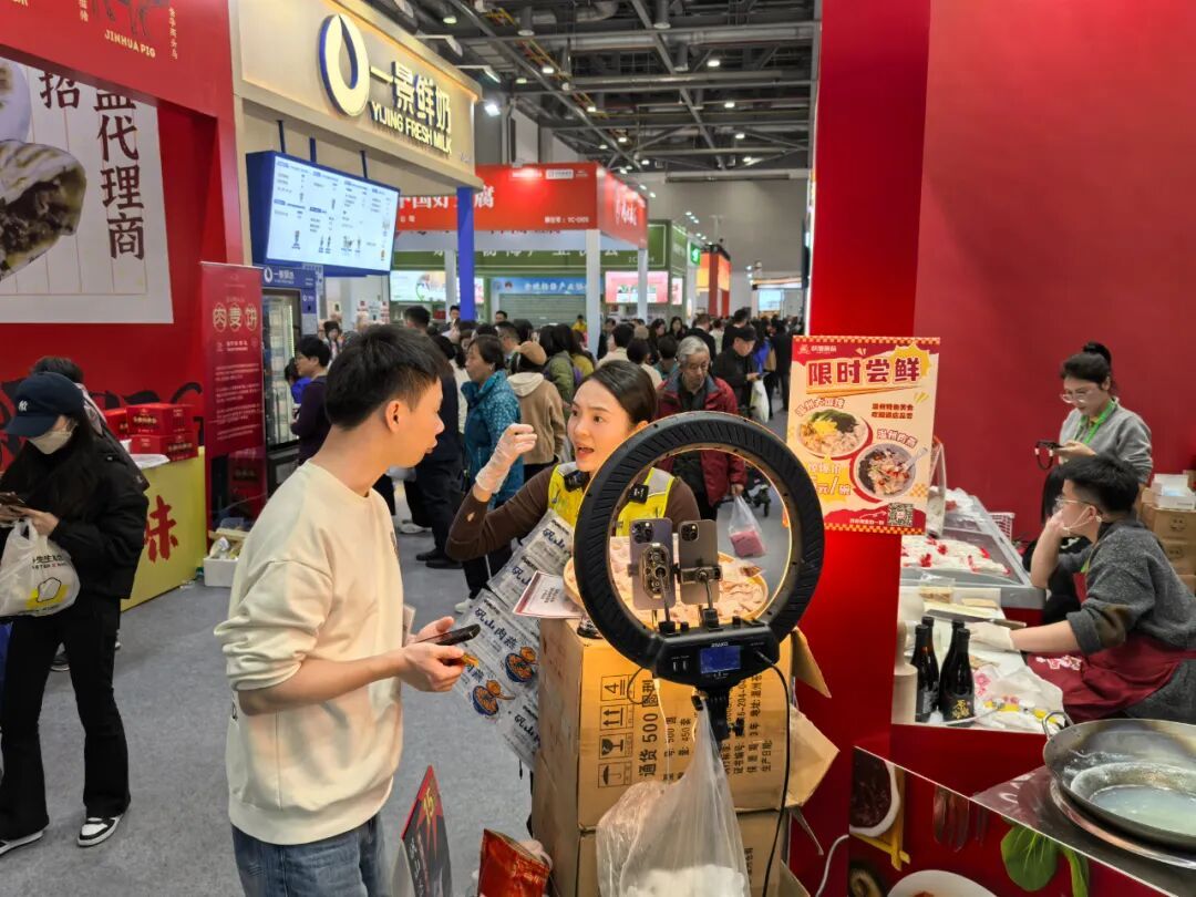 一过安检，杭州不少年轻人直接百米冲刺！这阵势把人看呆了