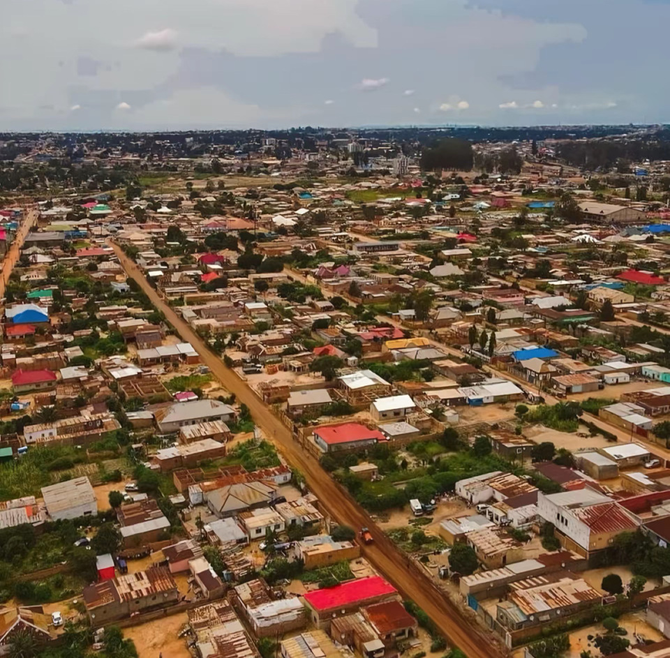 外交部紧急提醒刚果金东部地区中国公民撤离，当地中国人：已有人撤离，外出要大兵陪同